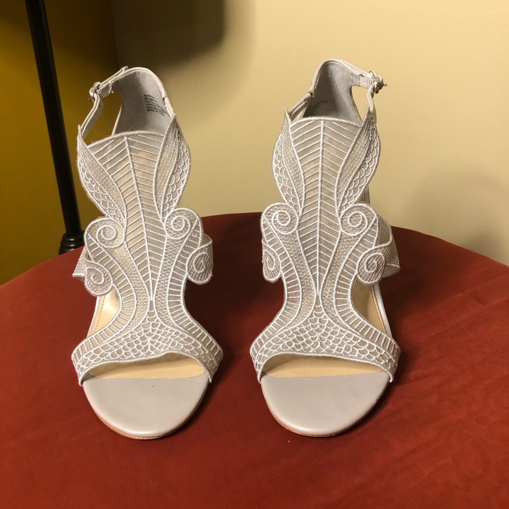 Vince Camuto Fabric top Heels S9.5